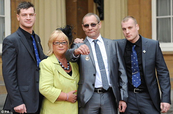 [ from left, brother Oliver, mother Elaine, father Simon and brother Philip ]